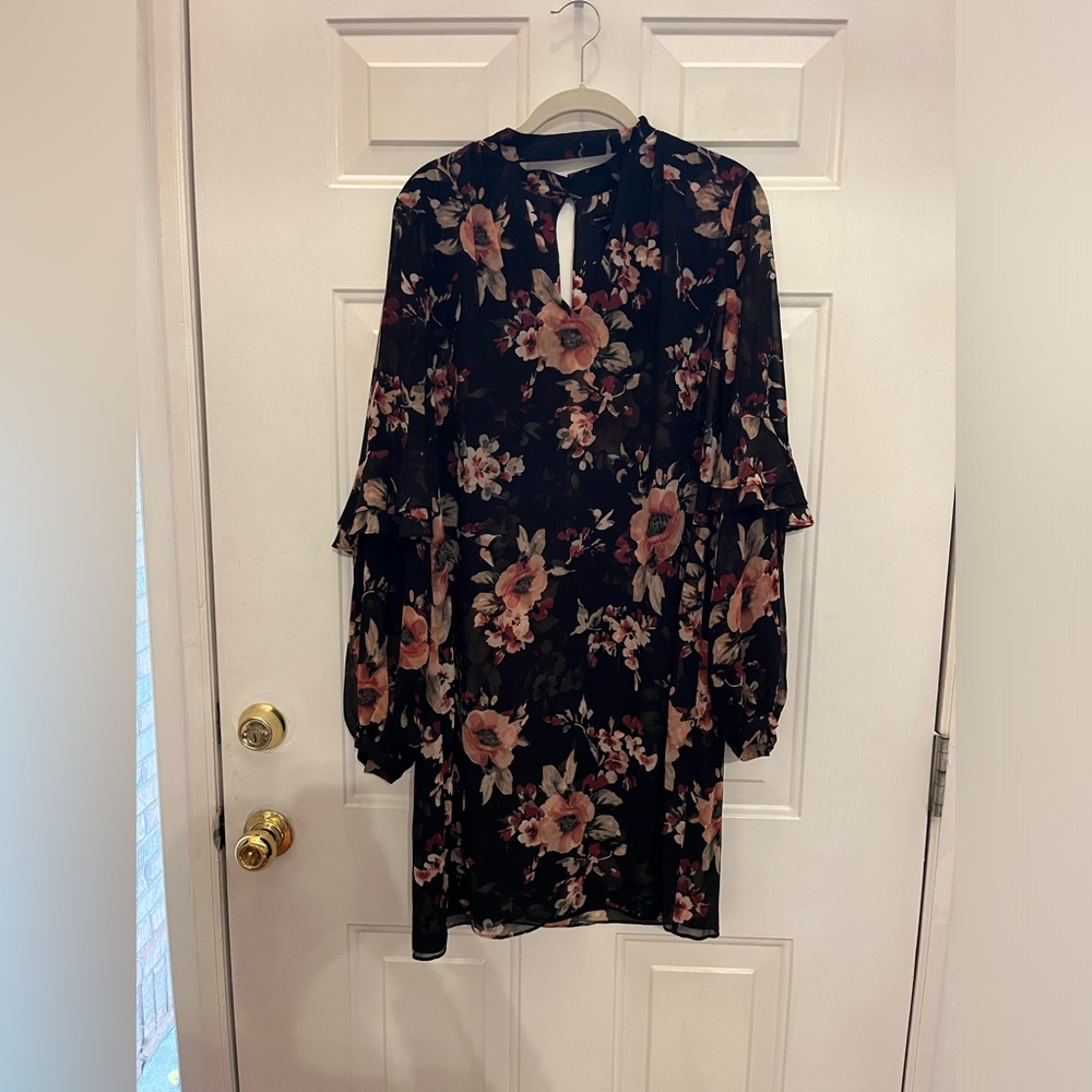 White House Black Market Floral Choker Shift Dress, Size L